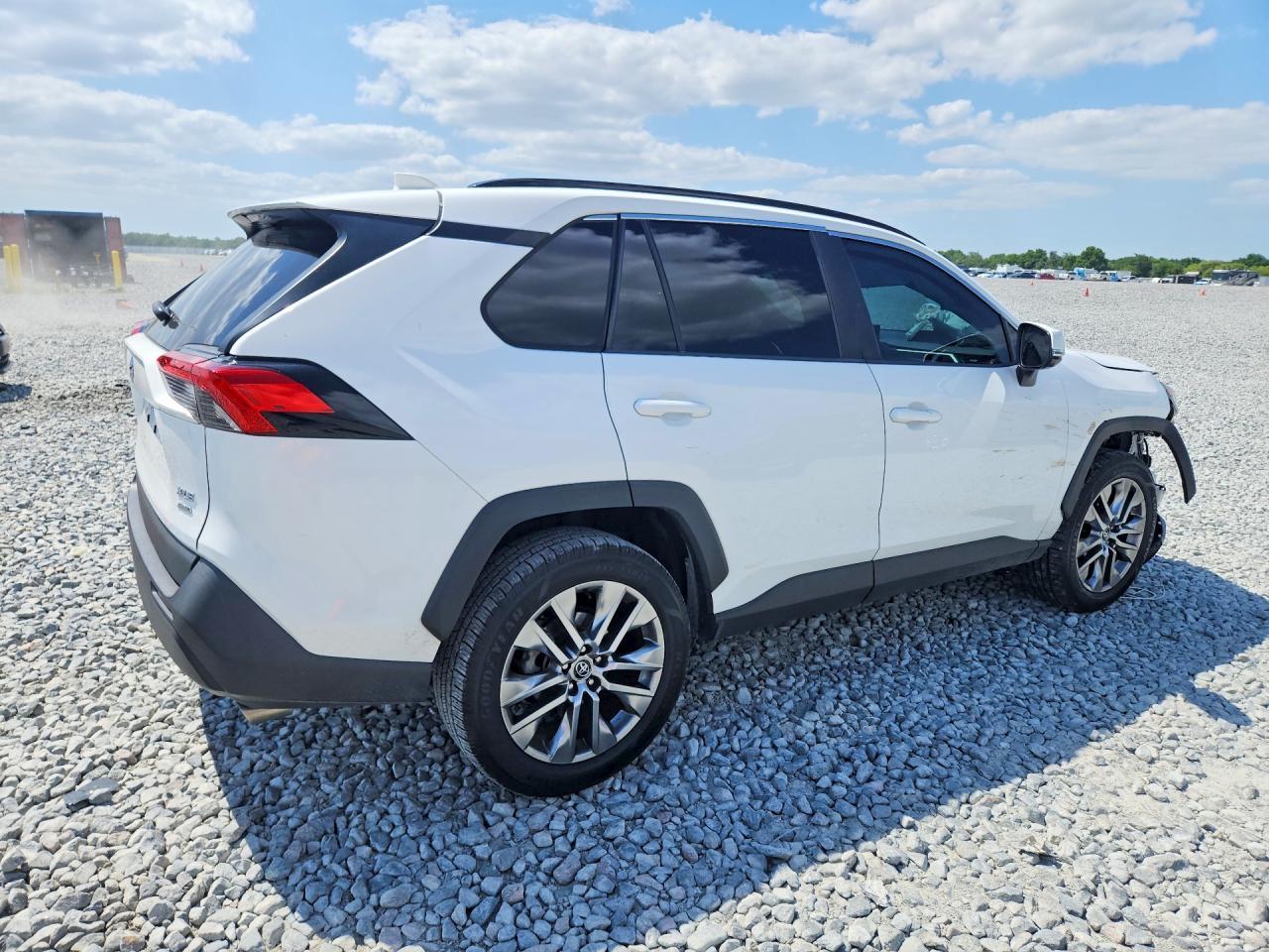 2020 Toyota Rav4 Xle Premium - Фото 3