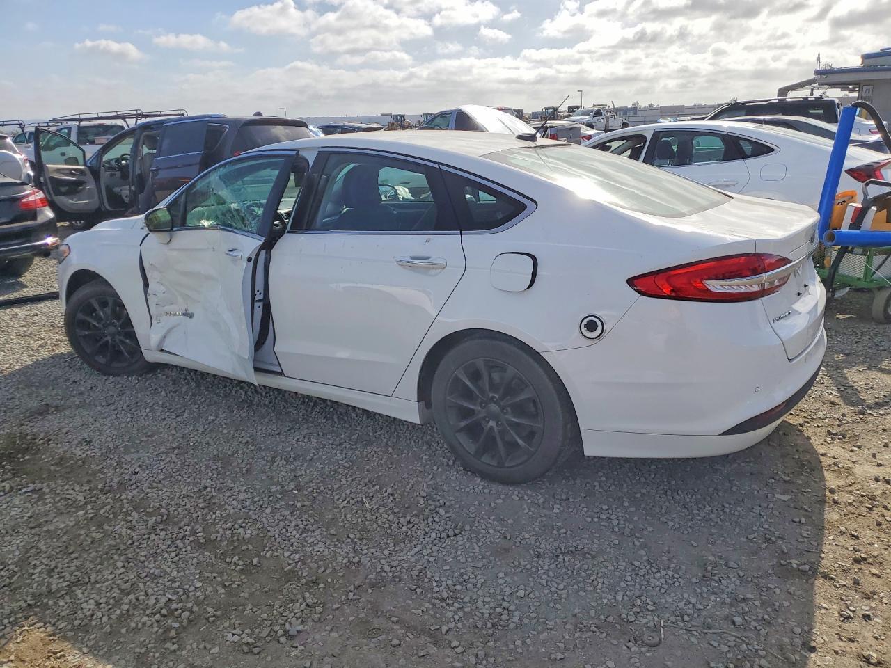 2017 Ford Fusion Se Hybrid - Image 2
