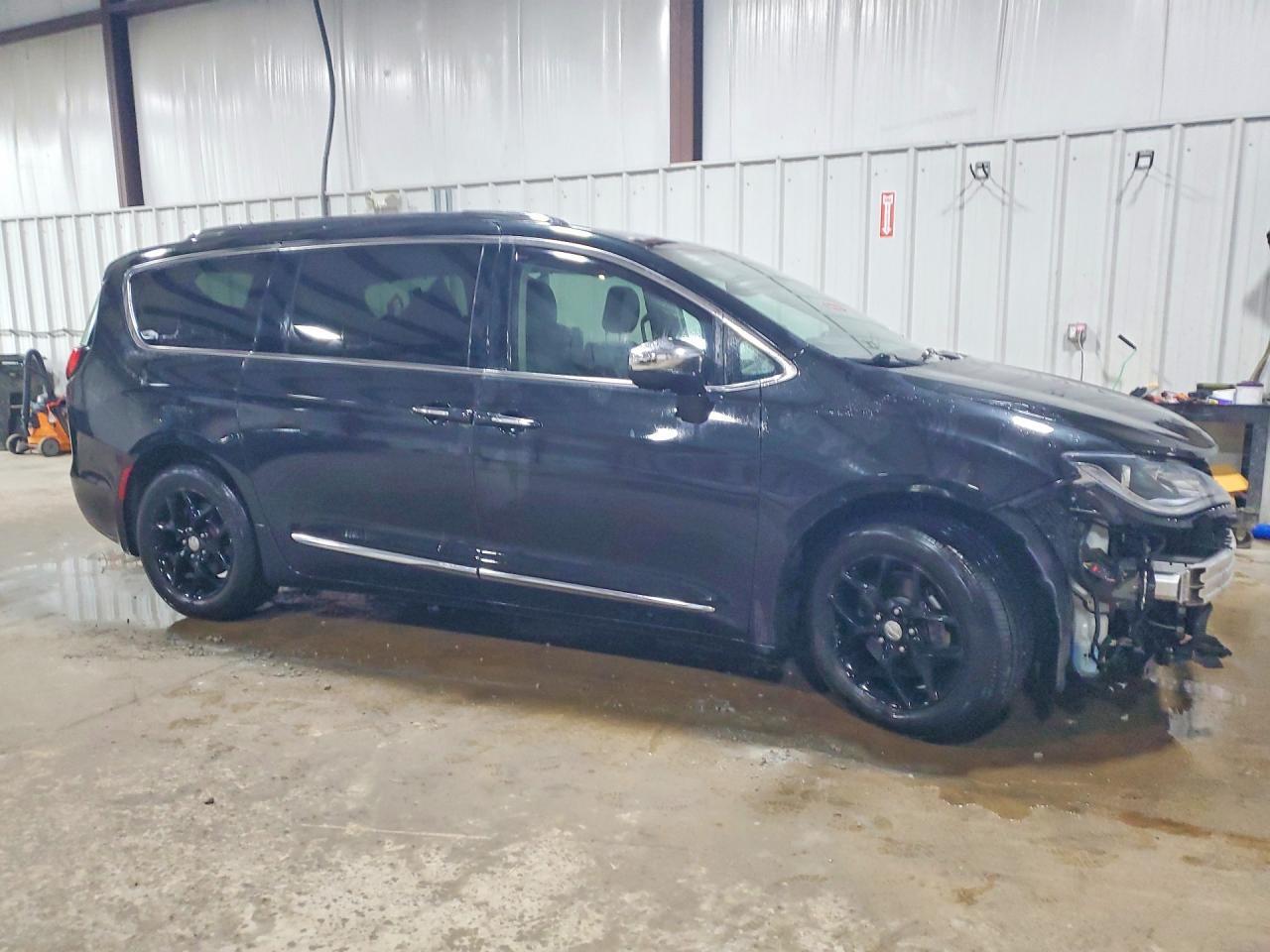 2018 Chrysler Pacifica Limited - Image 4