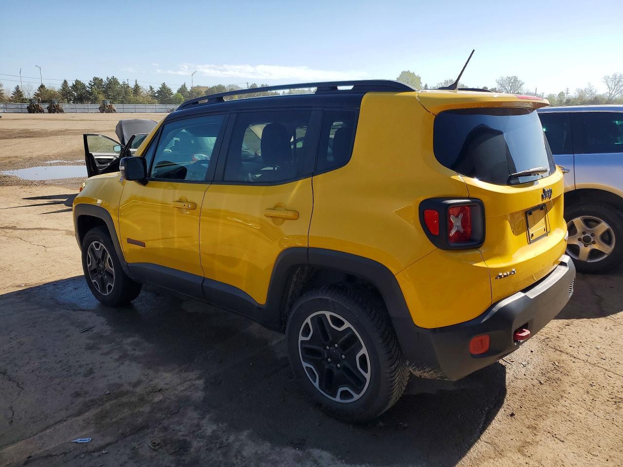 2016 Jeep Renegade Trailhawk - Image 2