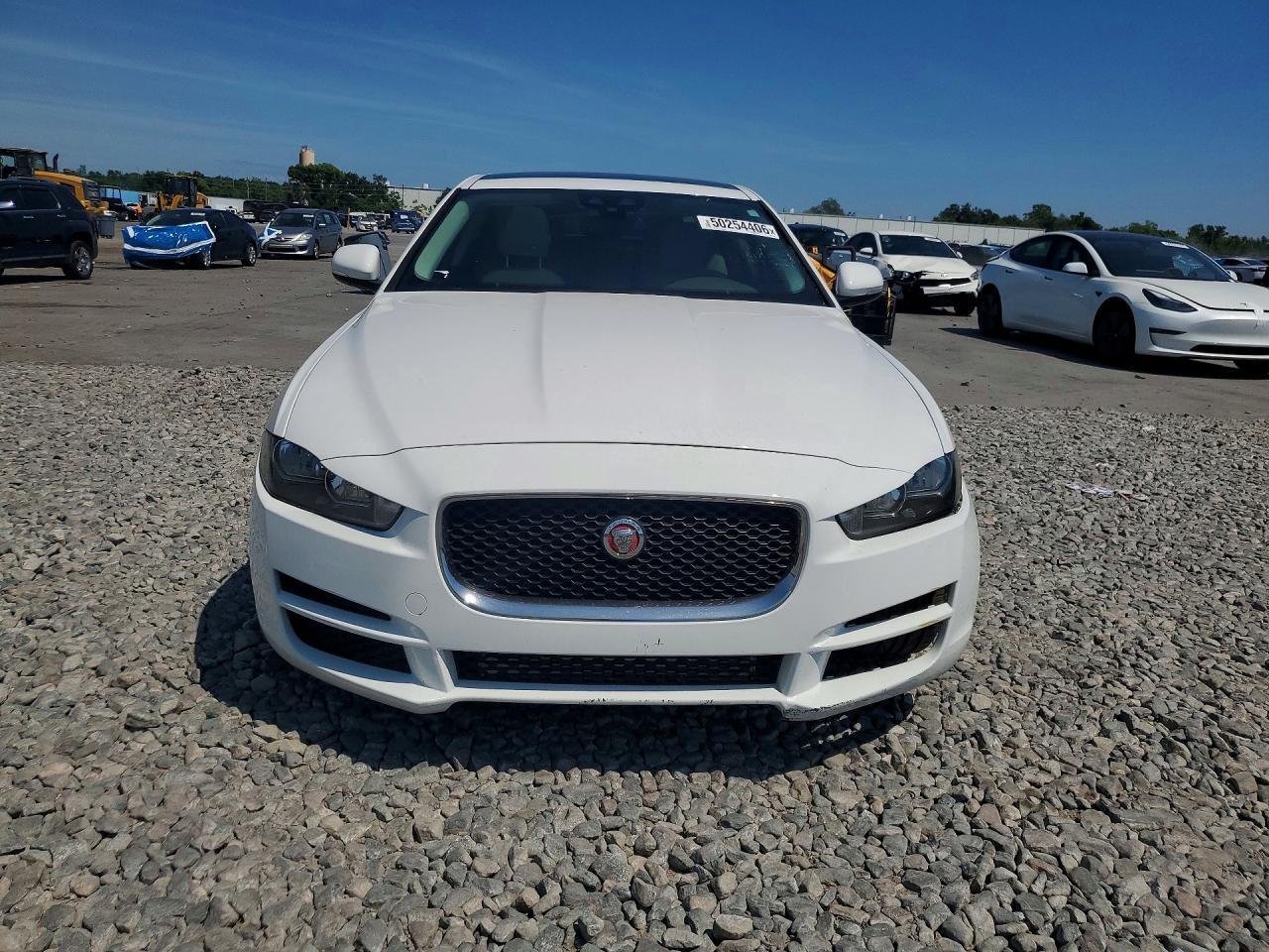 2017 Jaguar Xe - Фото 5