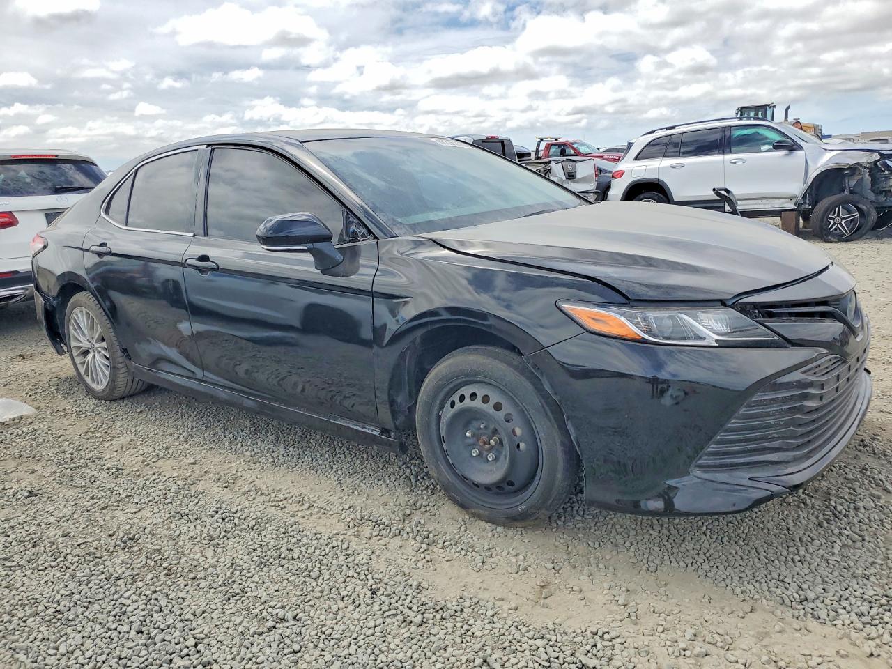 2019 Toyota Camry Hybrid Xle - Image 4