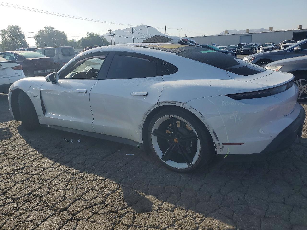 2021 Porsche Taycan 4S - Фото 2