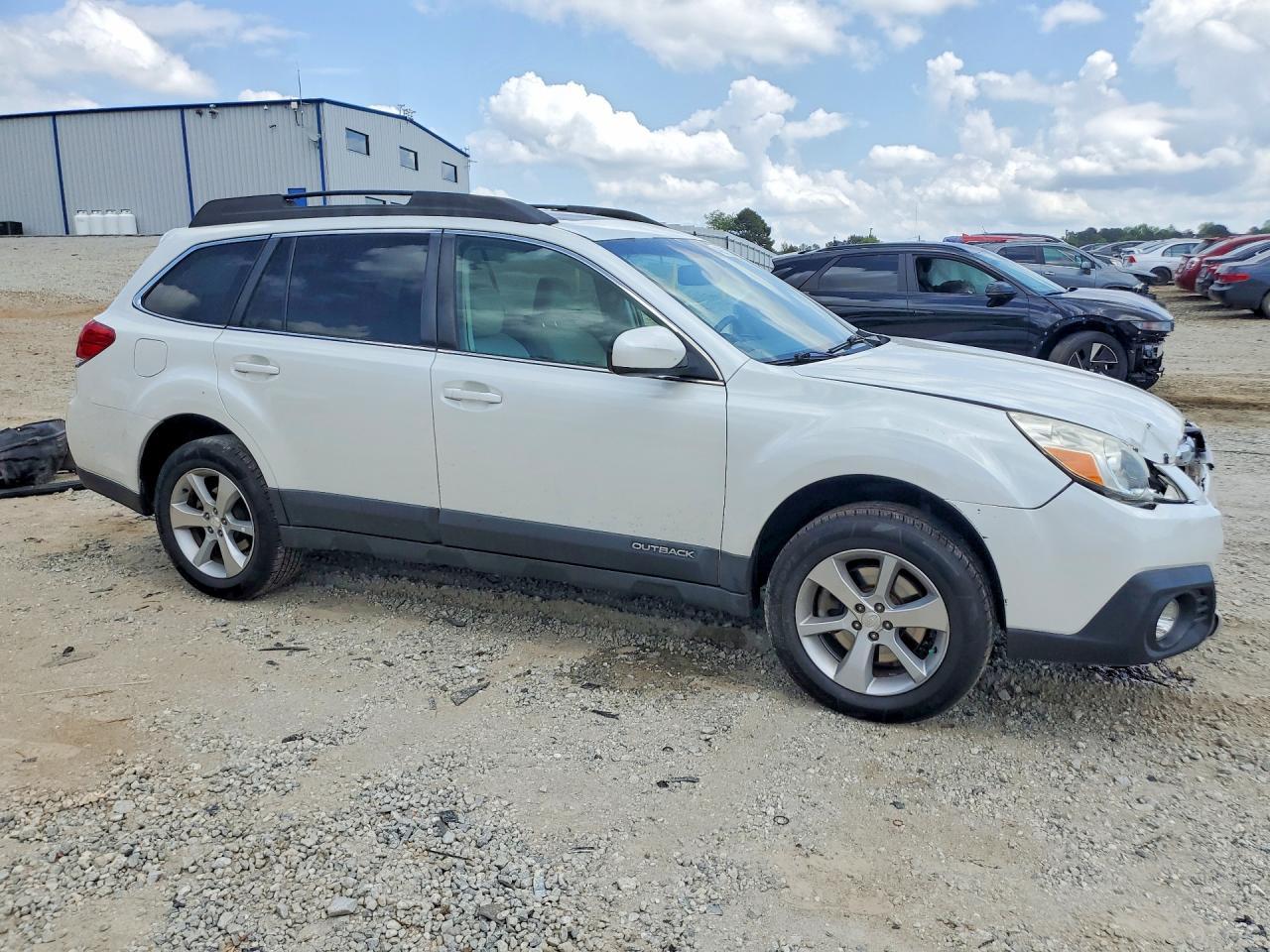 2013 Subaru Outback 3.6R Limited - Image 4