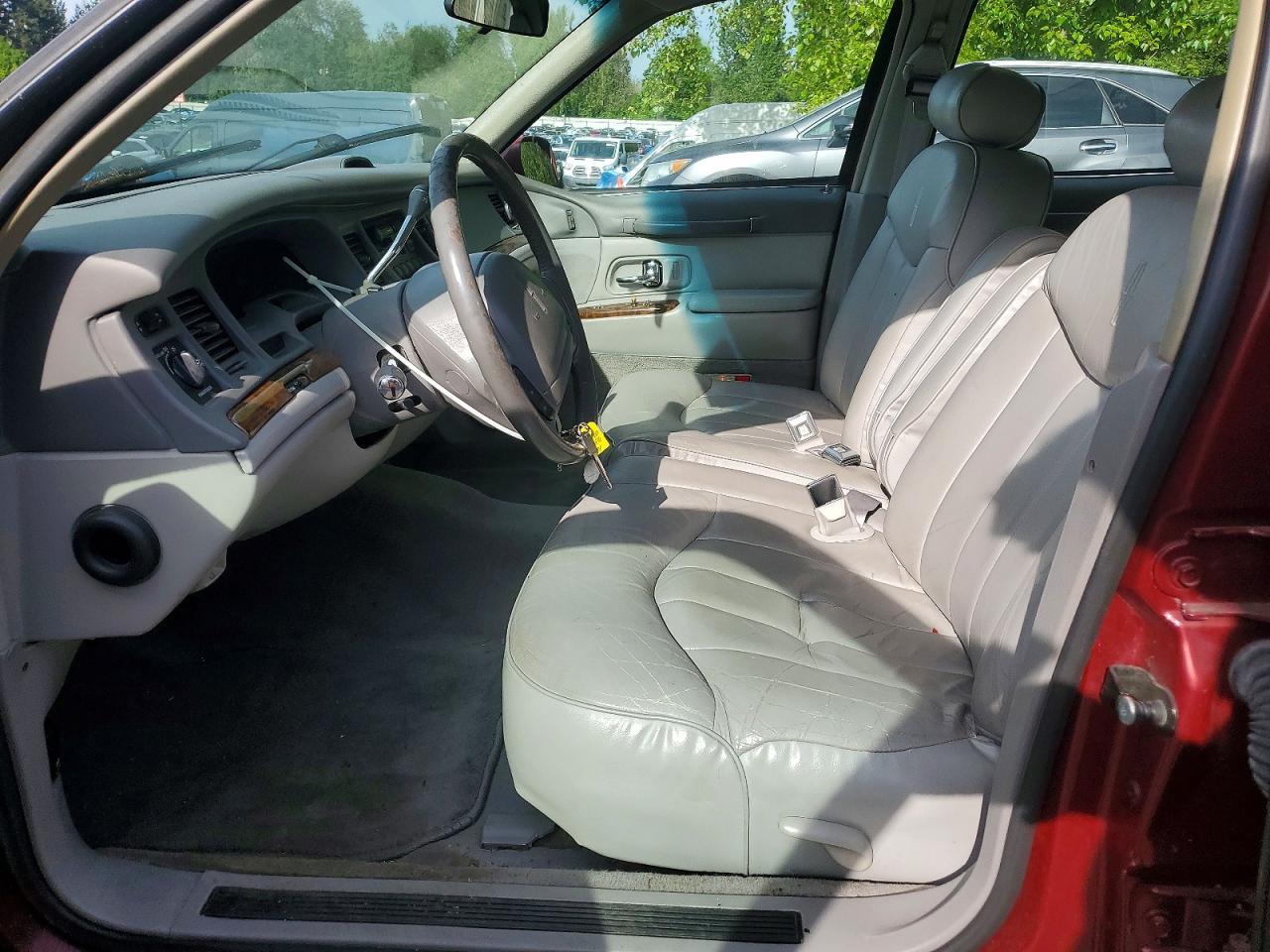 1997 Lincoln Town Car Executive - Image 7