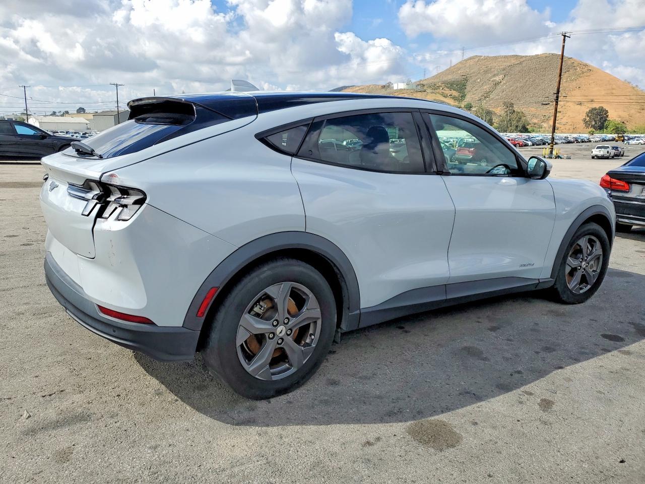 2022 Ford Mustang Mach-E Select - Фото 3