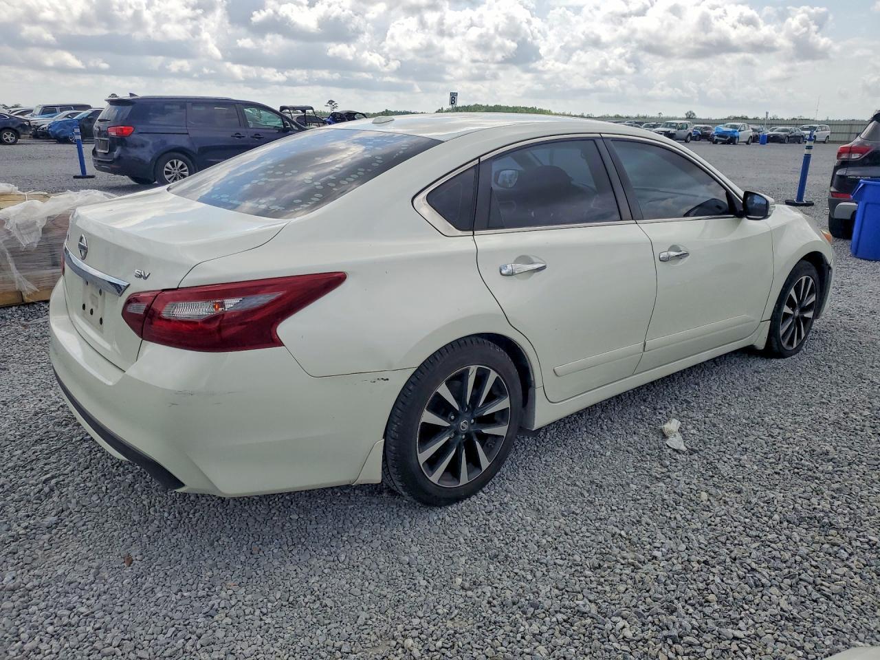 2018 Nissan Altima 2.5 Sv - Image 3