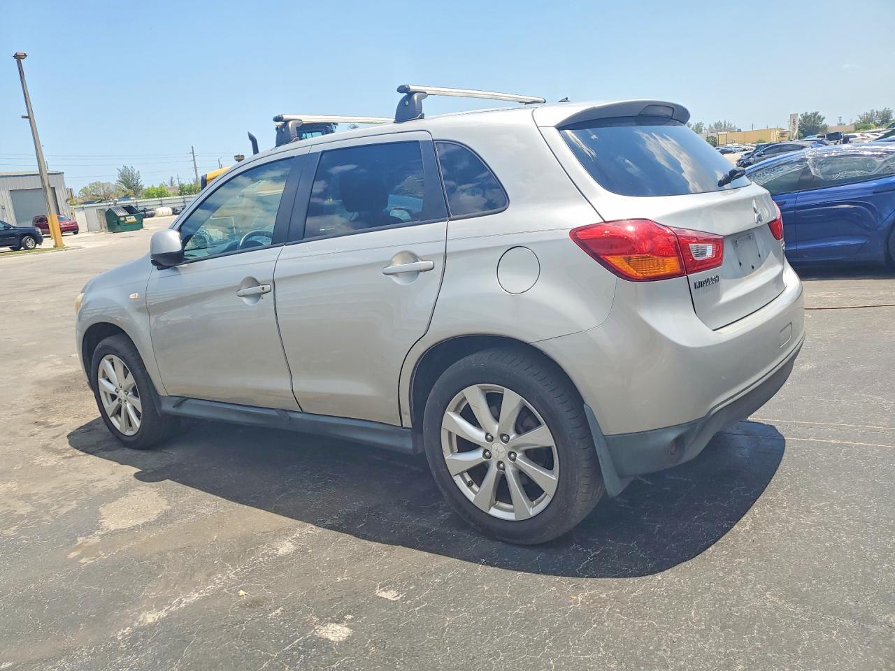 2014 Mitsubishi Outlander Sport Es - Image 2