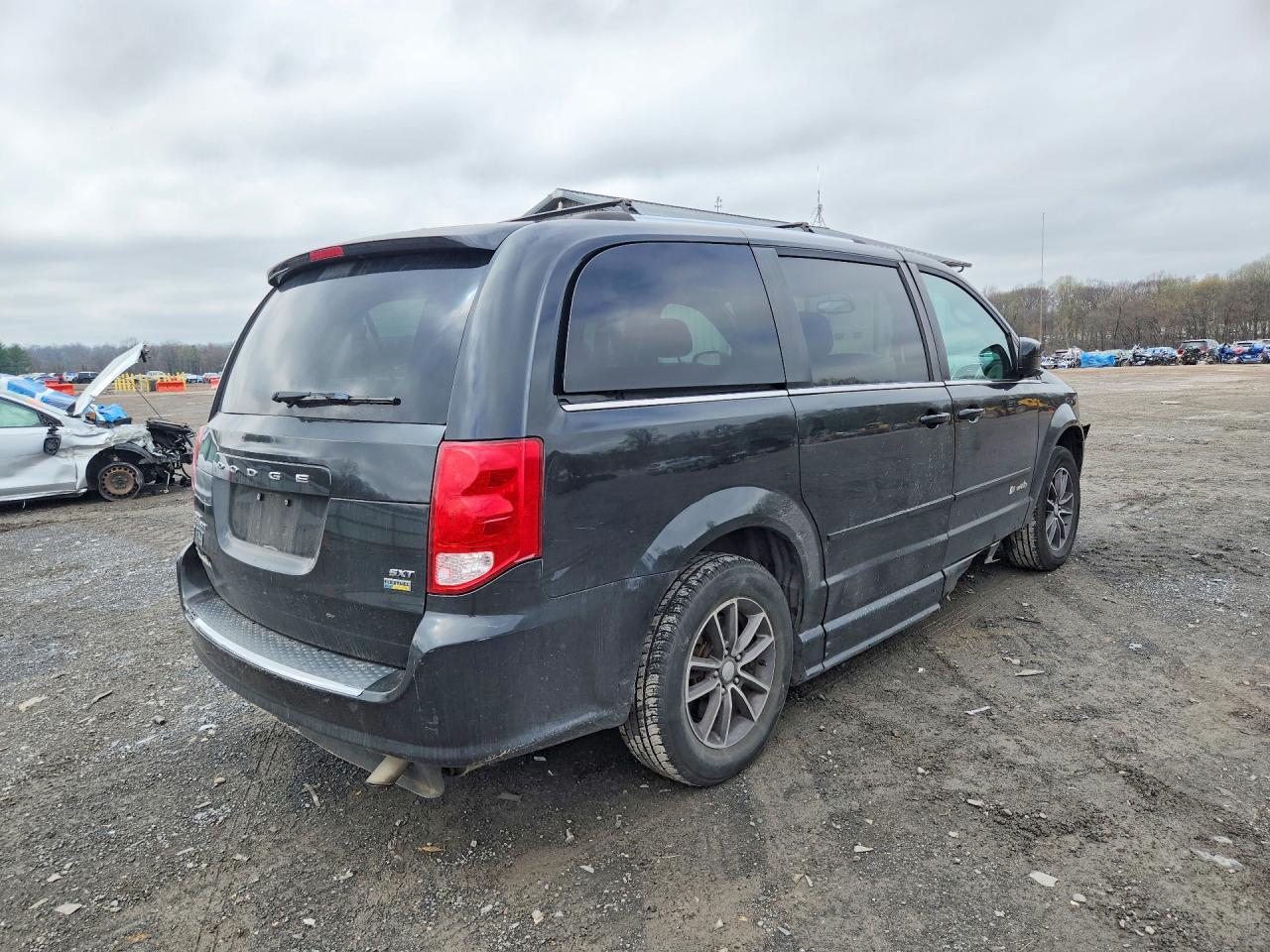 2017 Dodge Grand Caravan Sxt - Фото 3