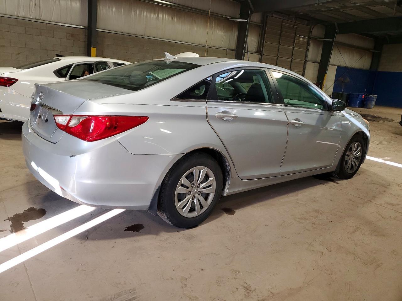 2011 Hyundai Sonata Gls - Image 3