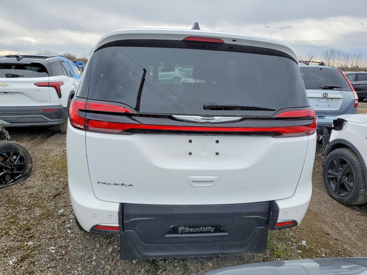 2024 Chrysler Pacifica Touring - Фото 6