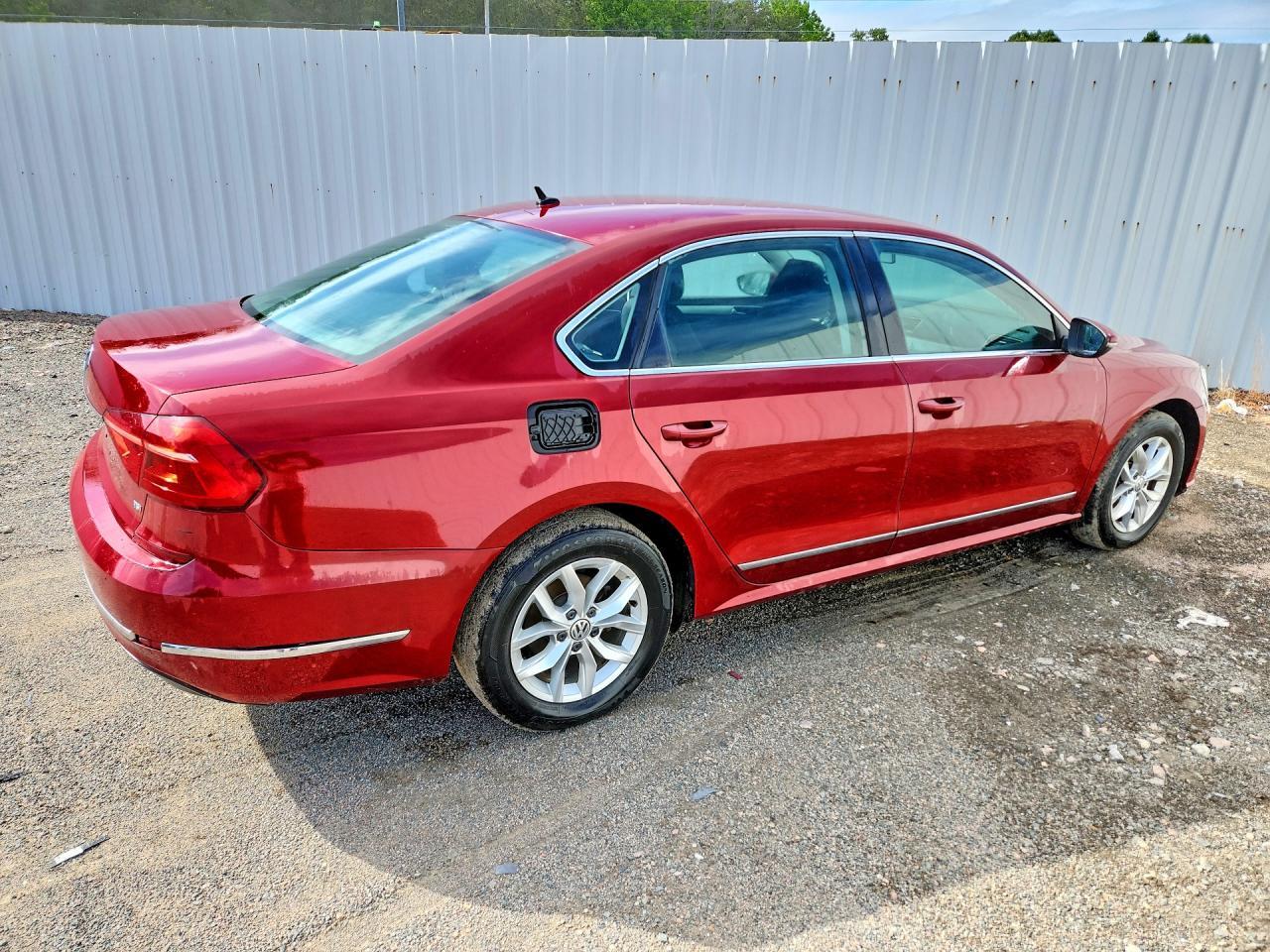 2016 Volkswagen Passat S - Фото 3