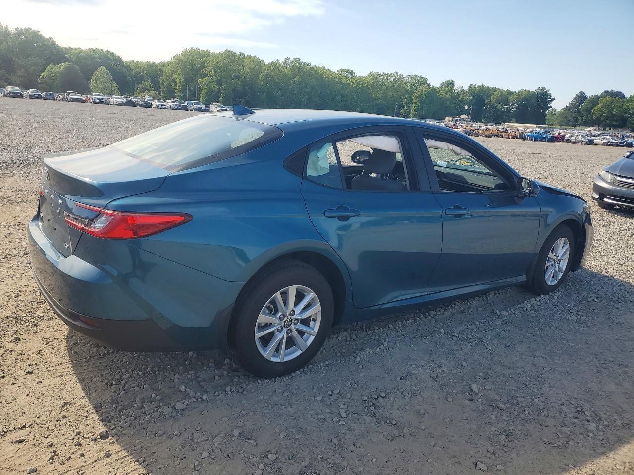 2025 Toyota Camry Le - Фото 3