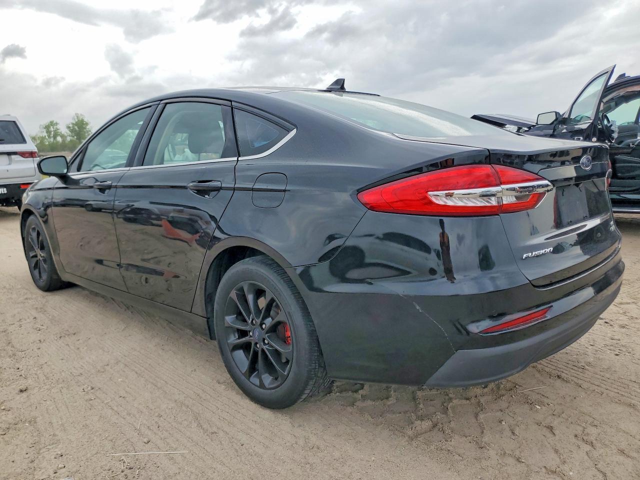 2020 Ford Fusion Se - Image 2