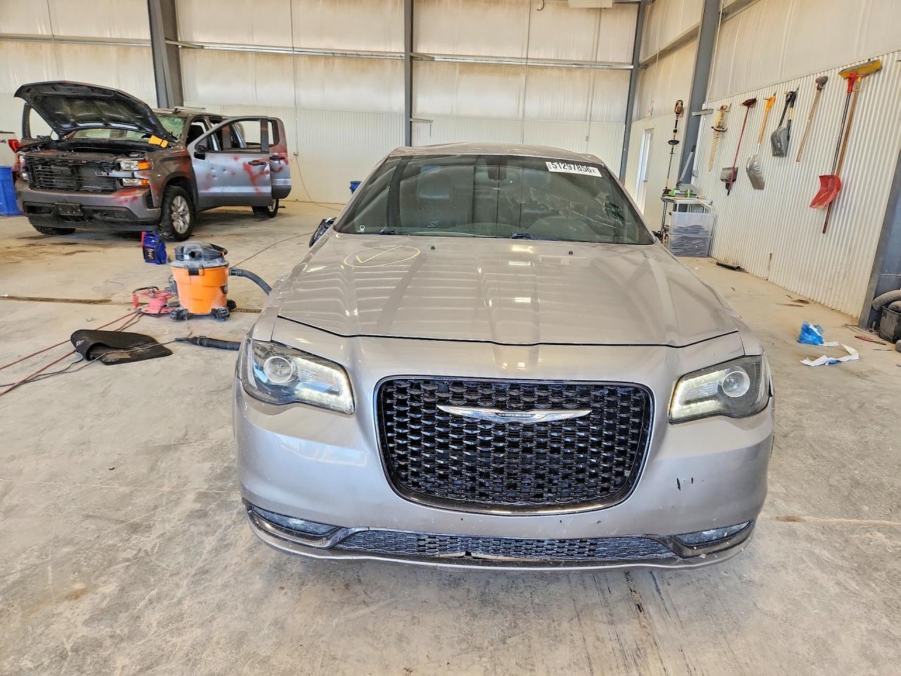 2016 Chrysler 300 S - Image 5