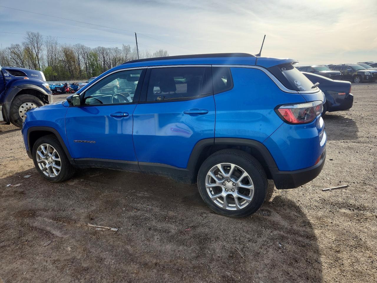2024 Jeep Compass Latitude Lux - Image 2