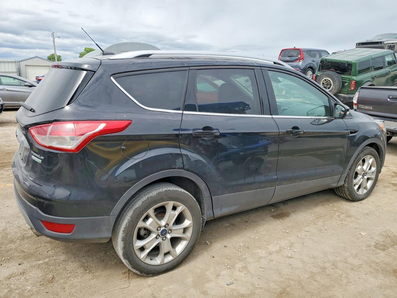 2016 Ford Escape Titanium - Image 3