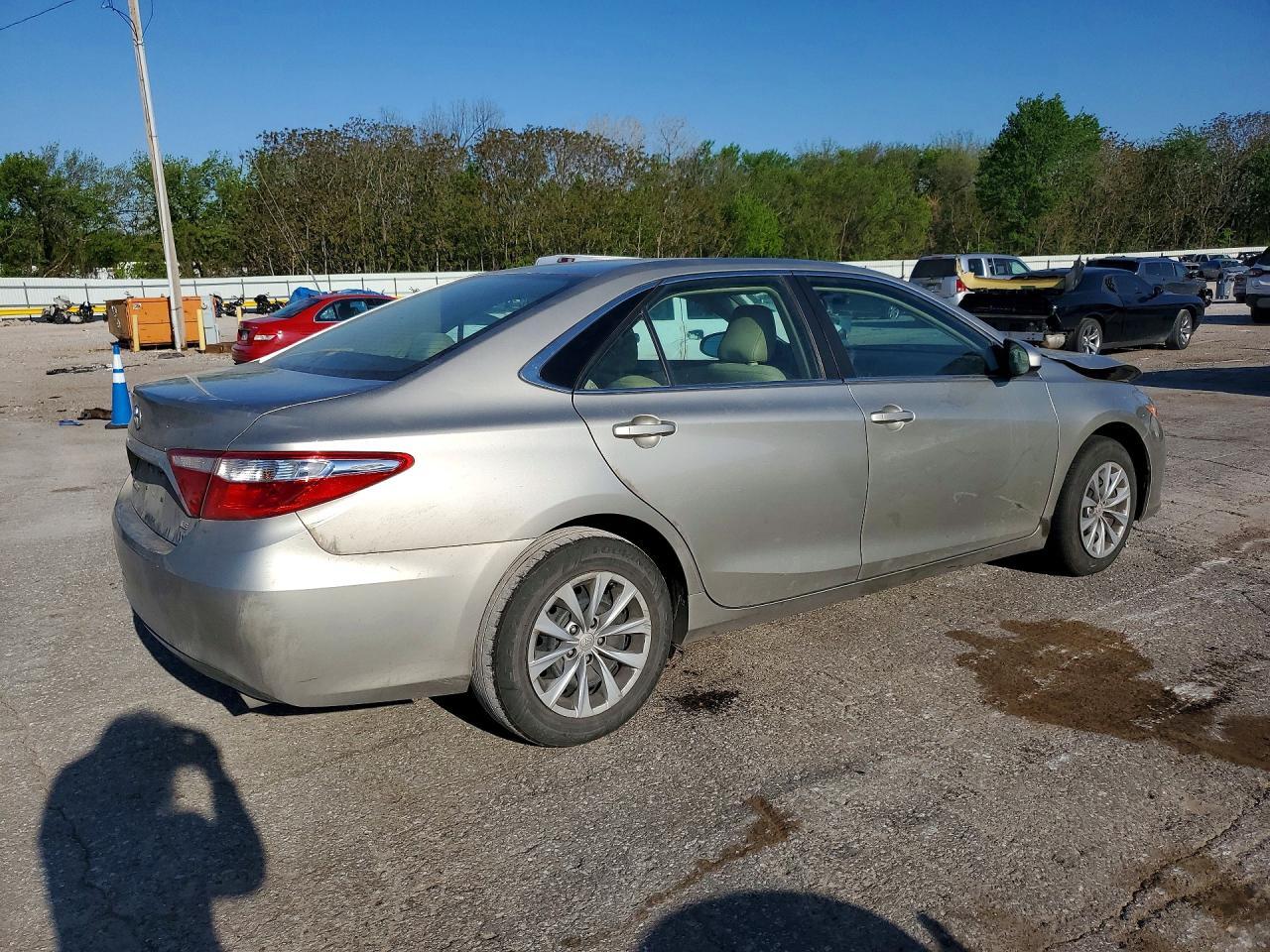 2016 Toyota Camry Le - Image 3