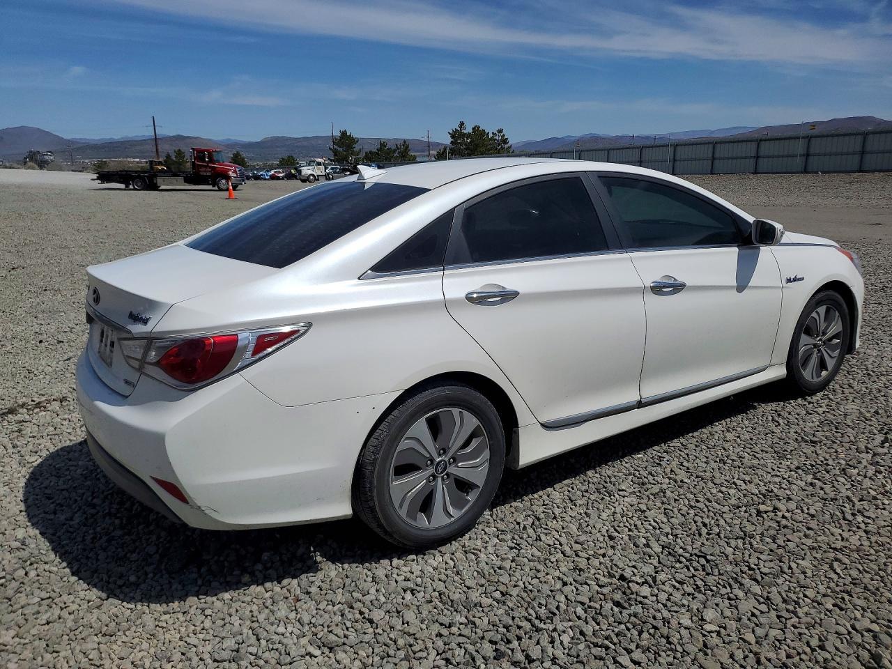 2015 Hyundai Sonata Hybrid Limited - Image 3