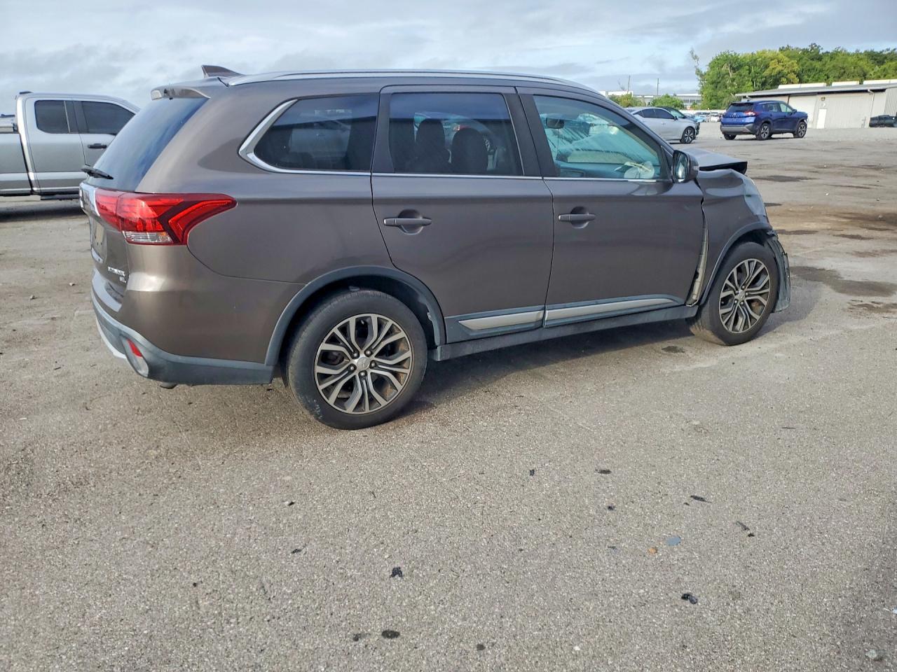 2017 Mitsubishi Outlander Se - Image 3
