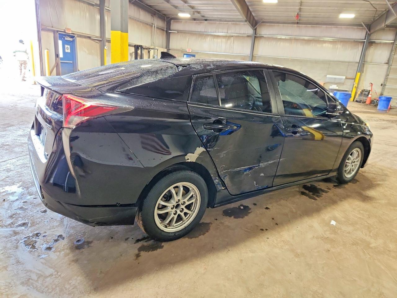 2016 Toyota Prius Two Eco - Фото 3