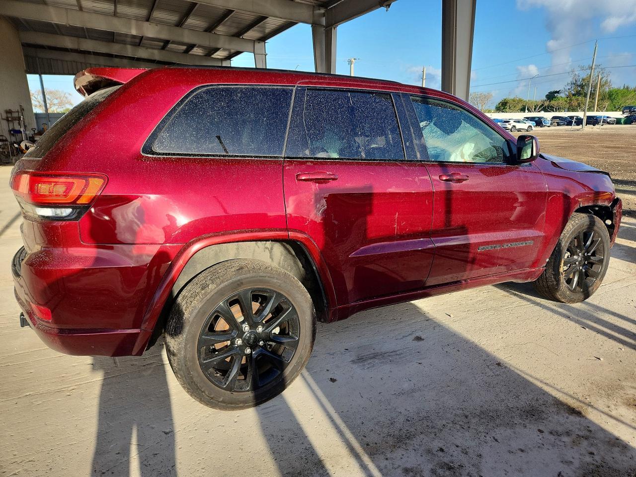 2018 Jeep Grand Cherokee Laredo - Image 3