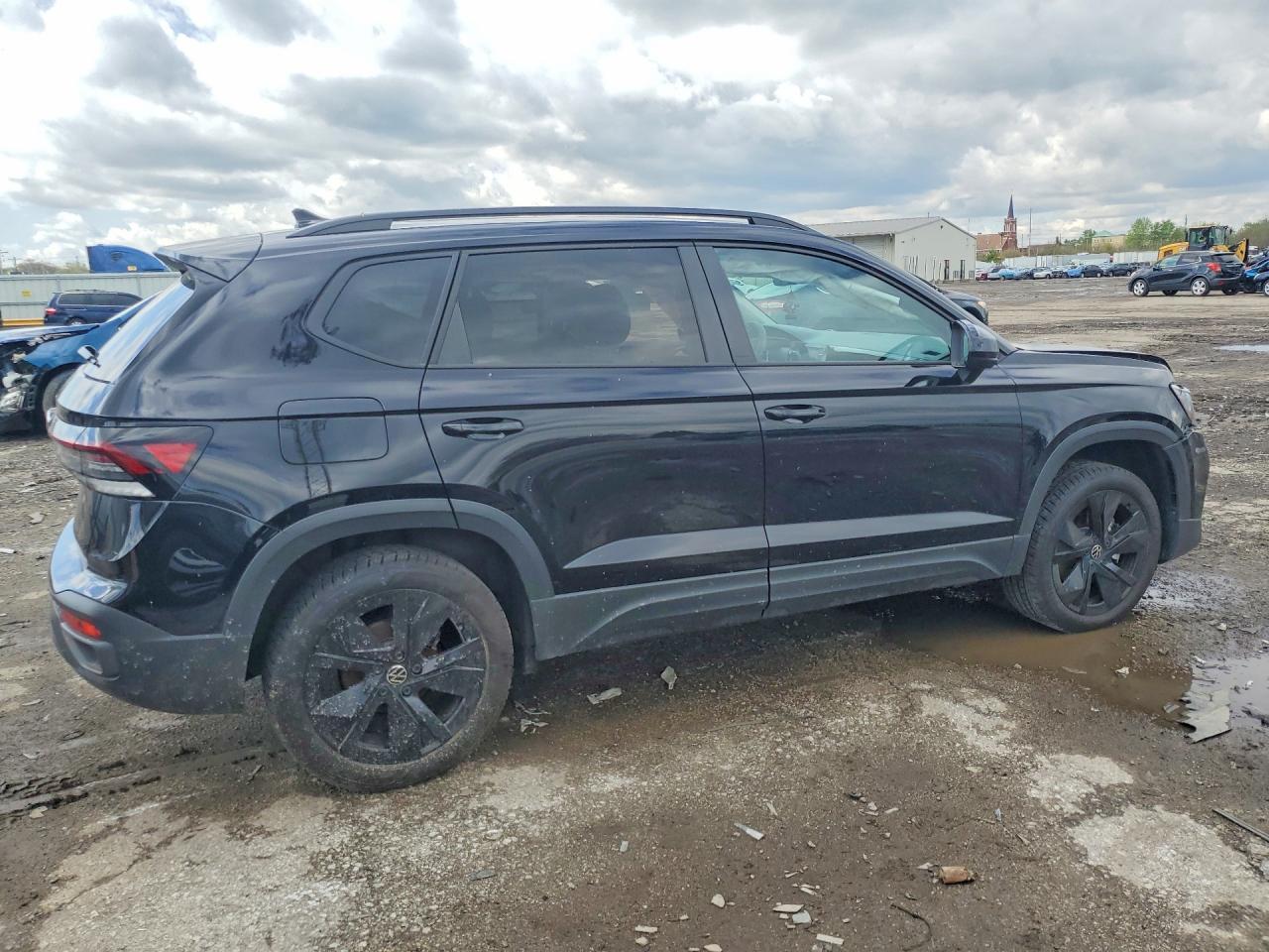 2025 Volkswagen Taos Se Black - Image 3