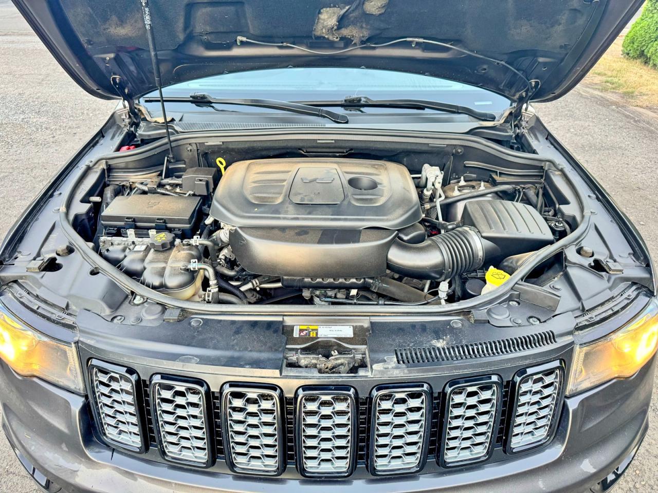 2020 Jeep Grand Cherokee Laredo - Image 7
