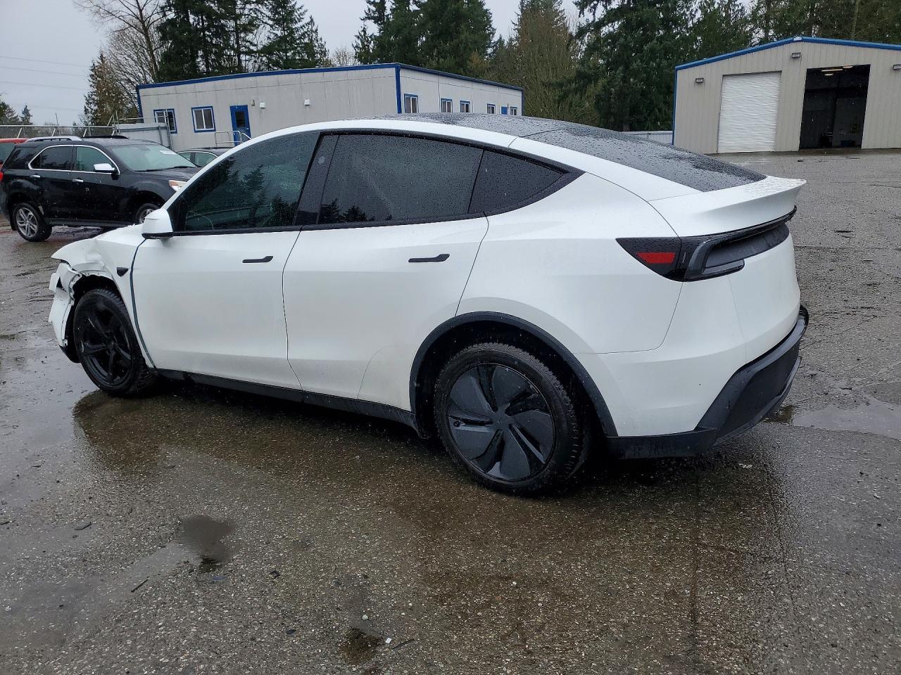 2026 Tesla Model Y - Image 2