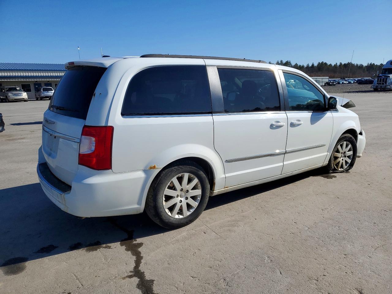 2014 Chrysler Town & Country Touring - Фото 3