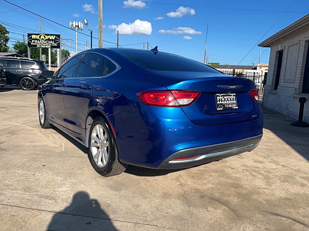 2016 Chrysler 200 Limited - Image 3