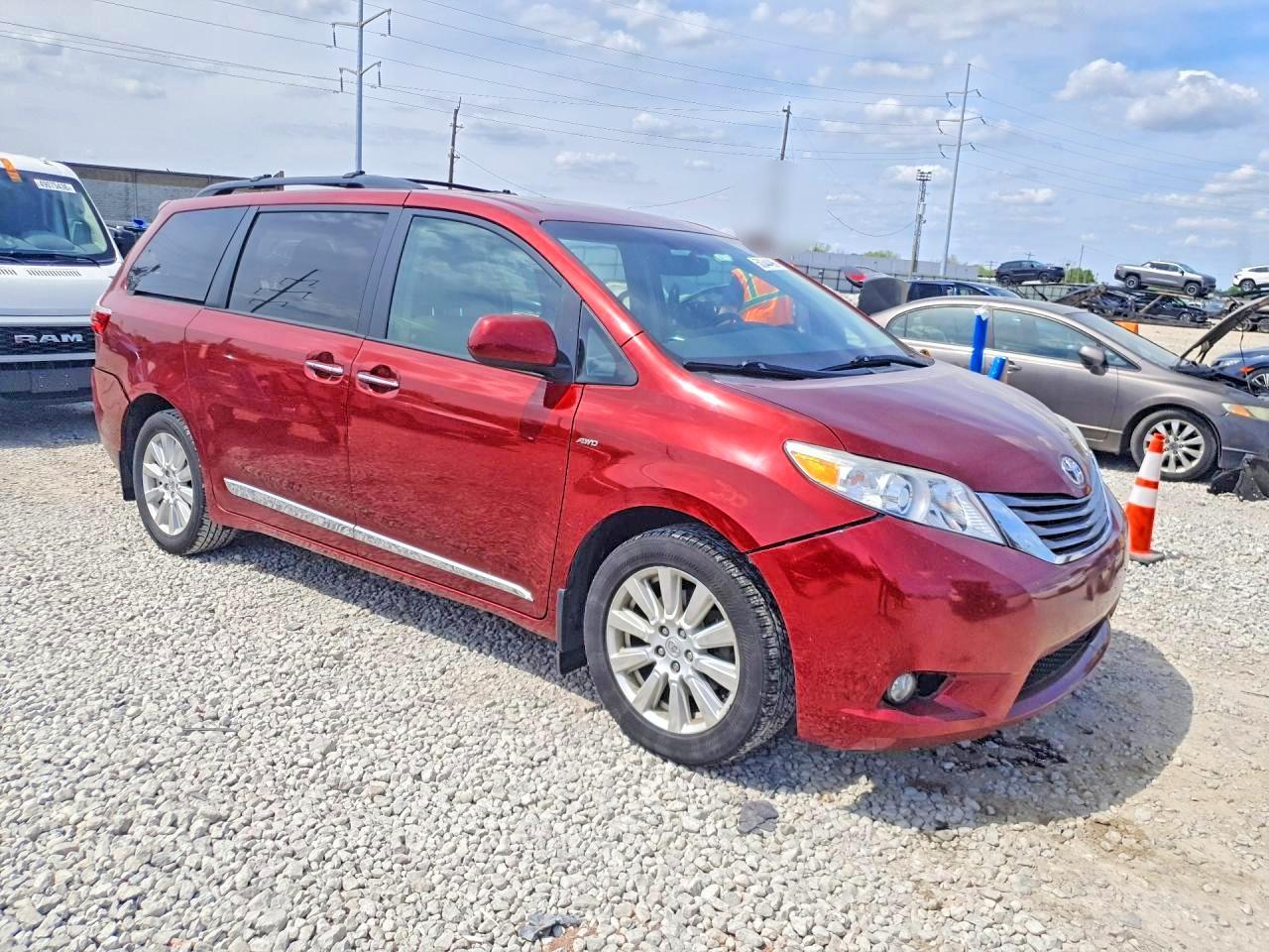 2017 Toyota Sienna Xle Premium 7-Passenger - Image 4