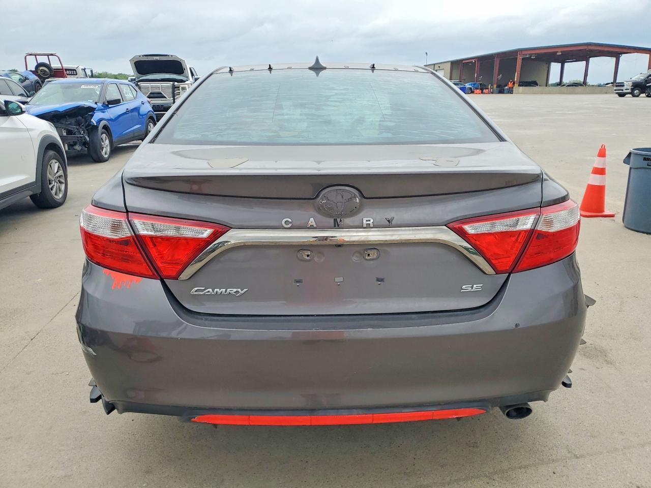 2016 Toyota Camry Se - Фото 6