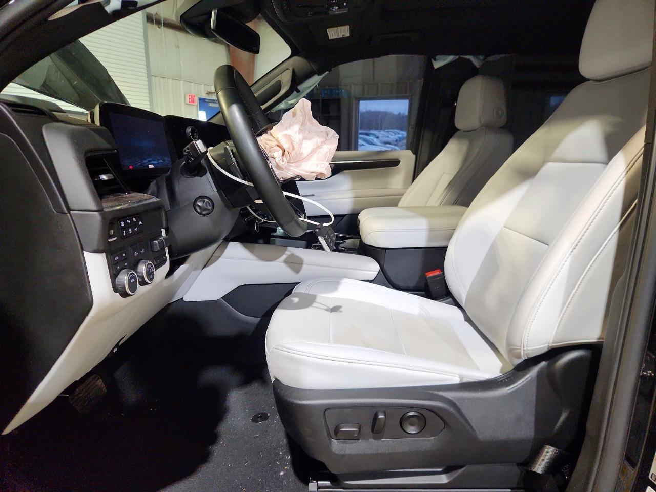 2025 Chevrolet Suburban K1500 Premier - Image 7