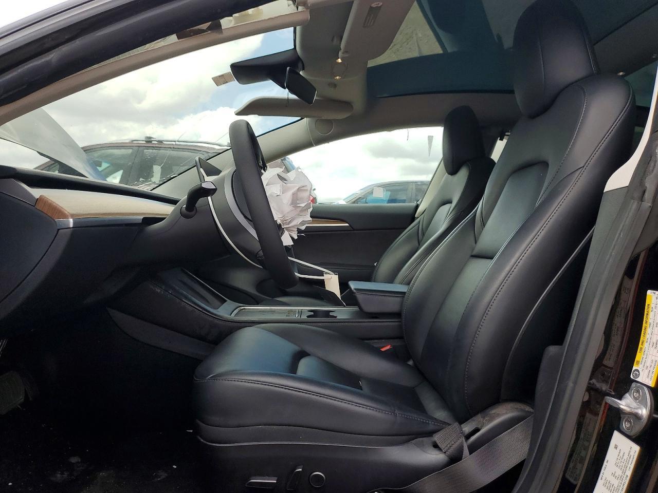 2023 Tesla Model 3 - Image 7