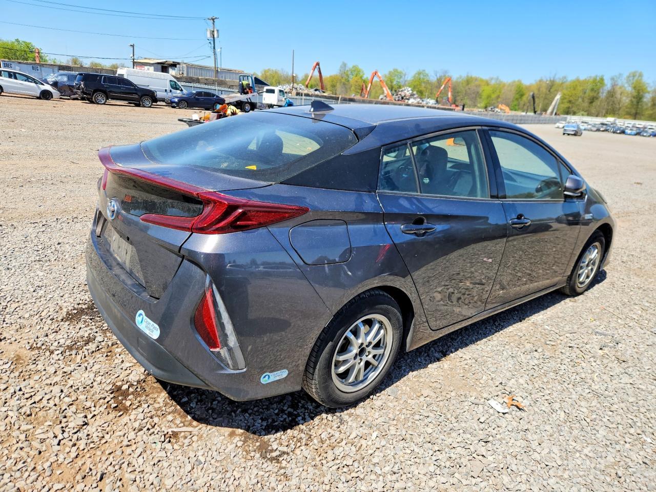 2018 Toyota Prius Prime Premium - Image 3