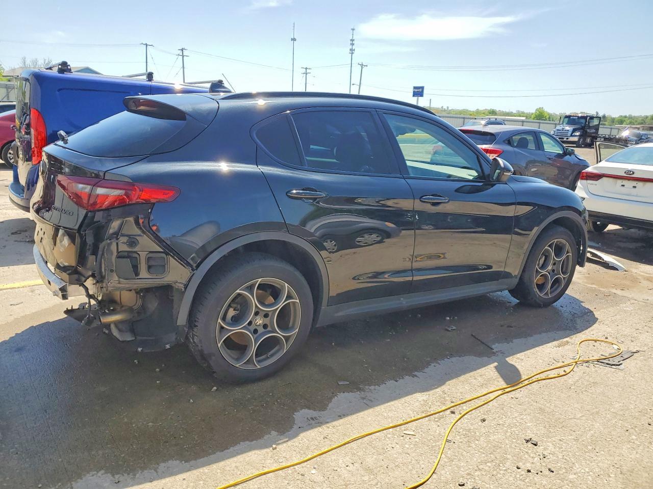 2021 Alfa Romeo Stelvio Sport - Фото 3