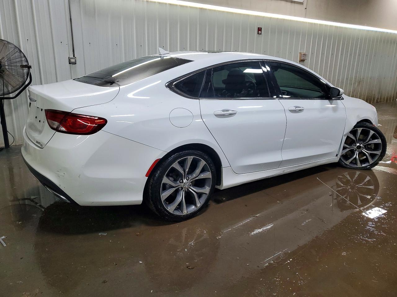 2015 Chrysler 200 C - Фото 3