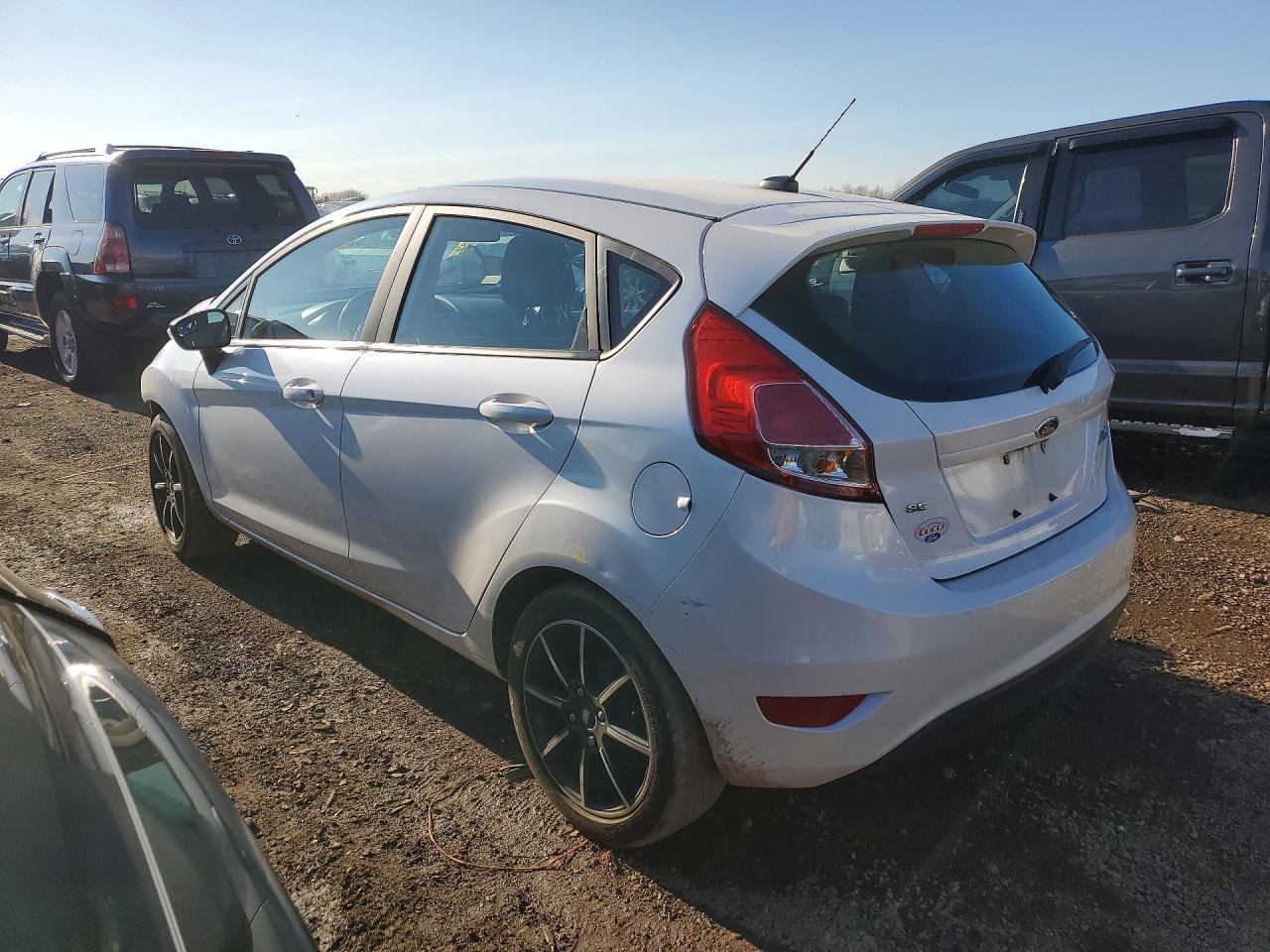 2016 Ford Fiesta Se - Фото 2
