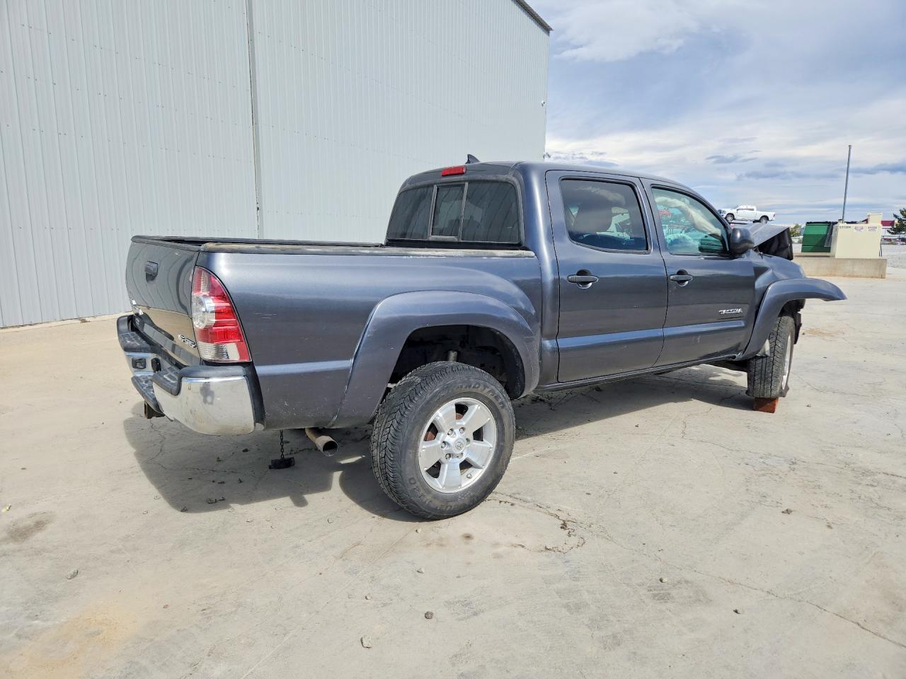 2015 Toyota Tacoma V6 - Image 3