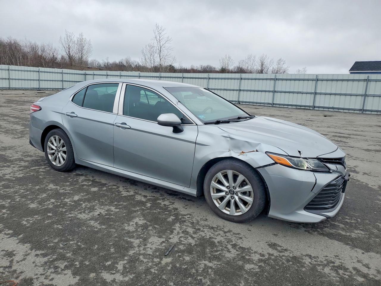 2018 Toyota Camry Le - Фото 4