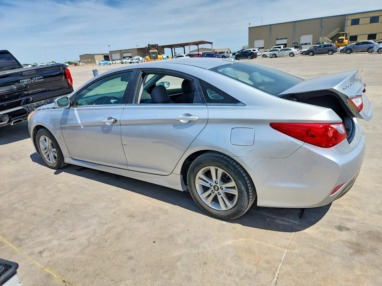 2014 Hyundai Sonata Gls - Image 2