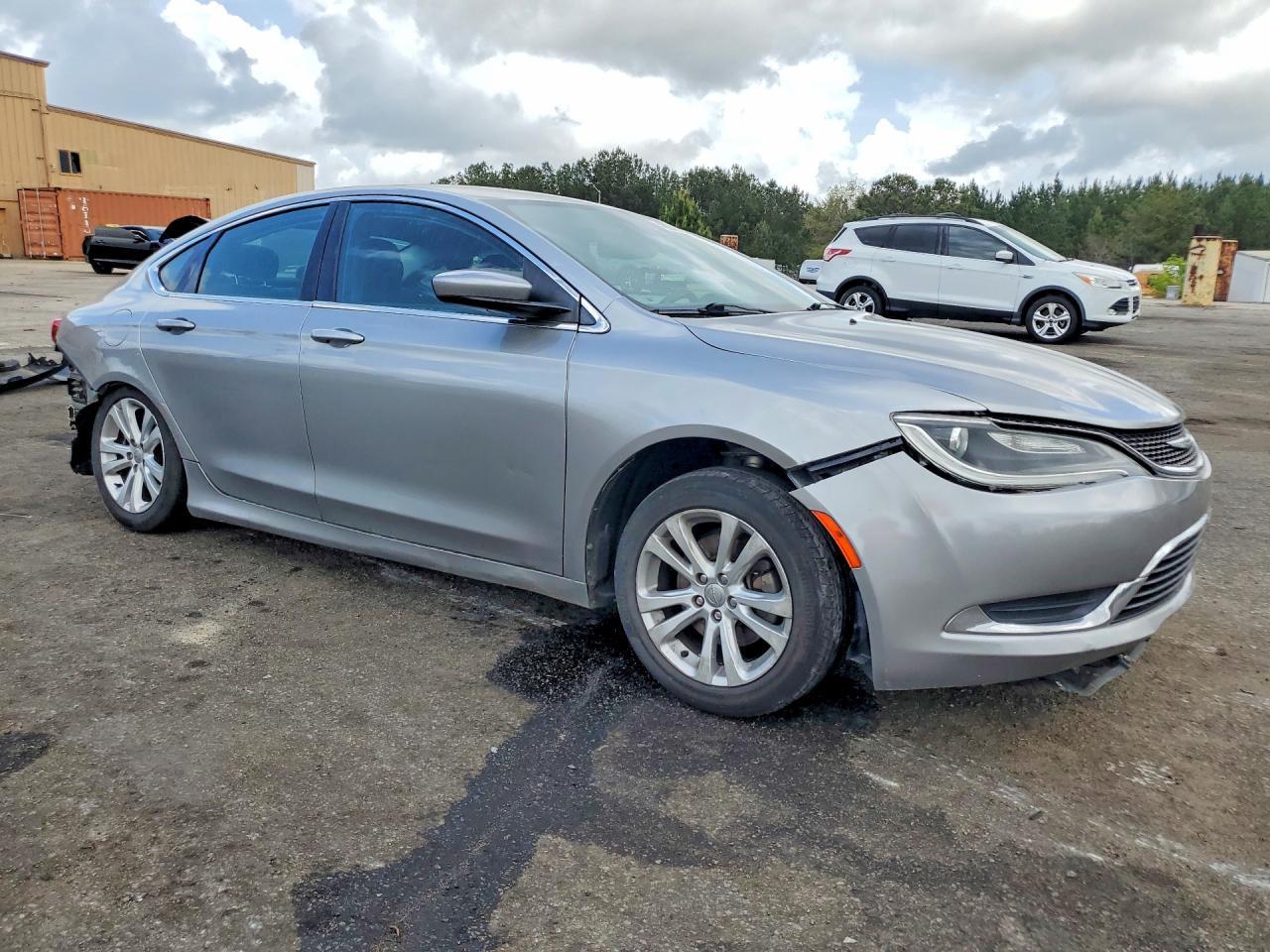2015 Chrysler 200 Limited - Фото 4