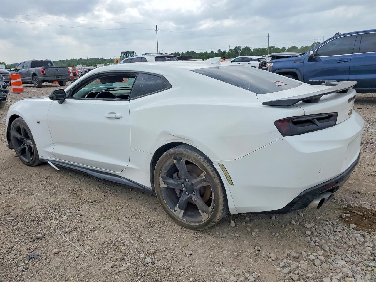 2016 Chevrolet Camaro Ss - Image 2