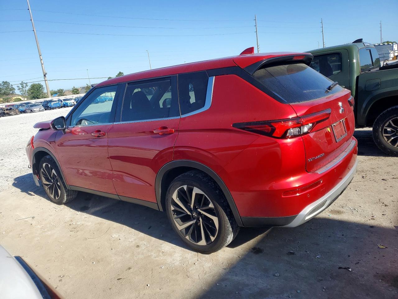 2024 Mitsubishi Outlander Se - Image 2
