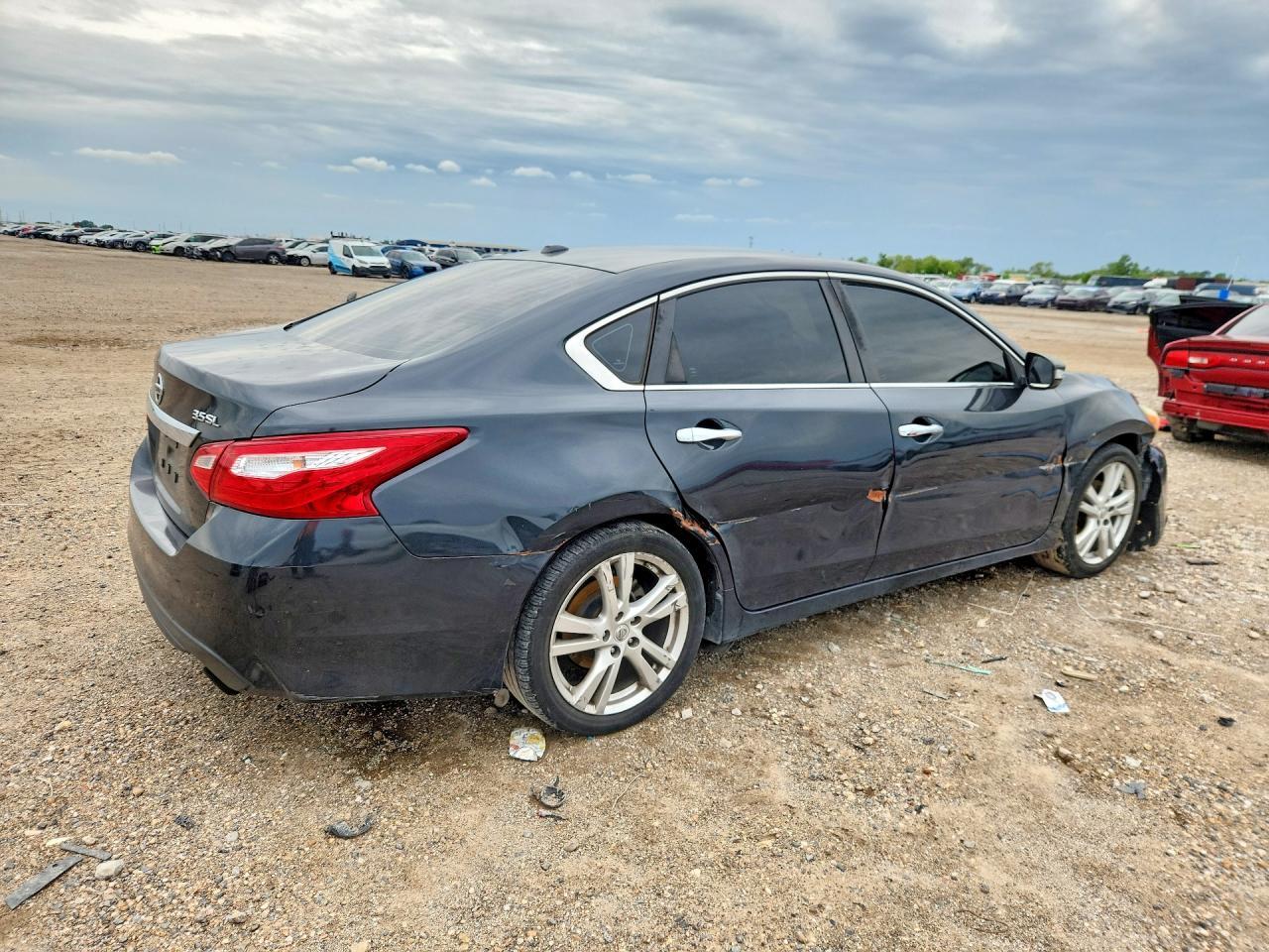 2017 Nissan Altima 3.5 Sl - Image 3