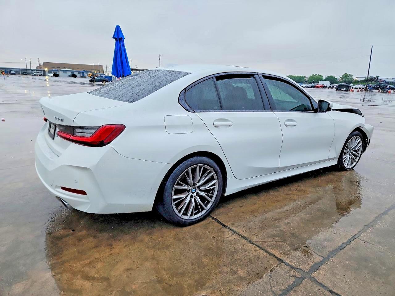 2023 BMW 330I - Фото 3