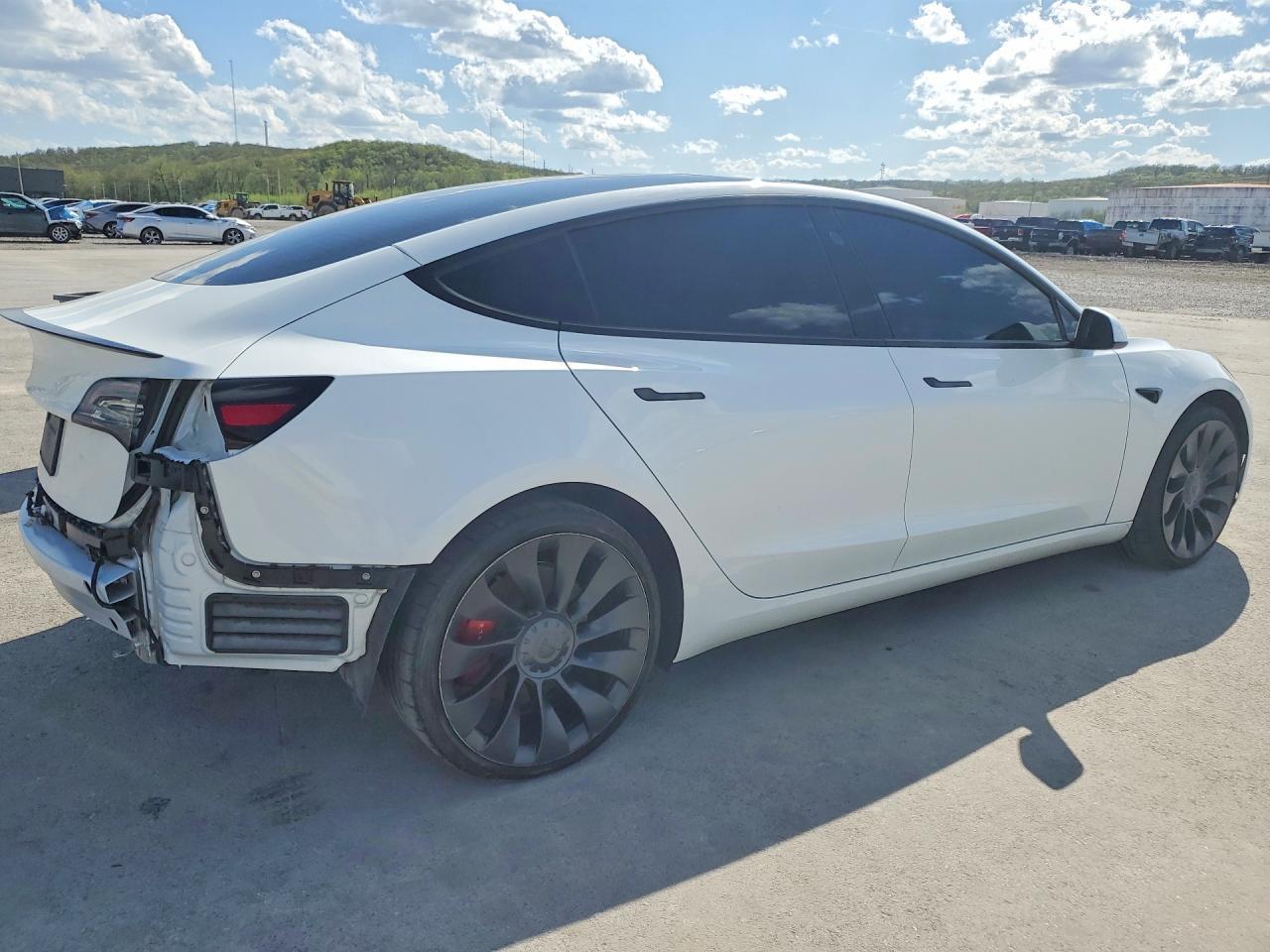 2022 Tesla Model 3 - Фото 3