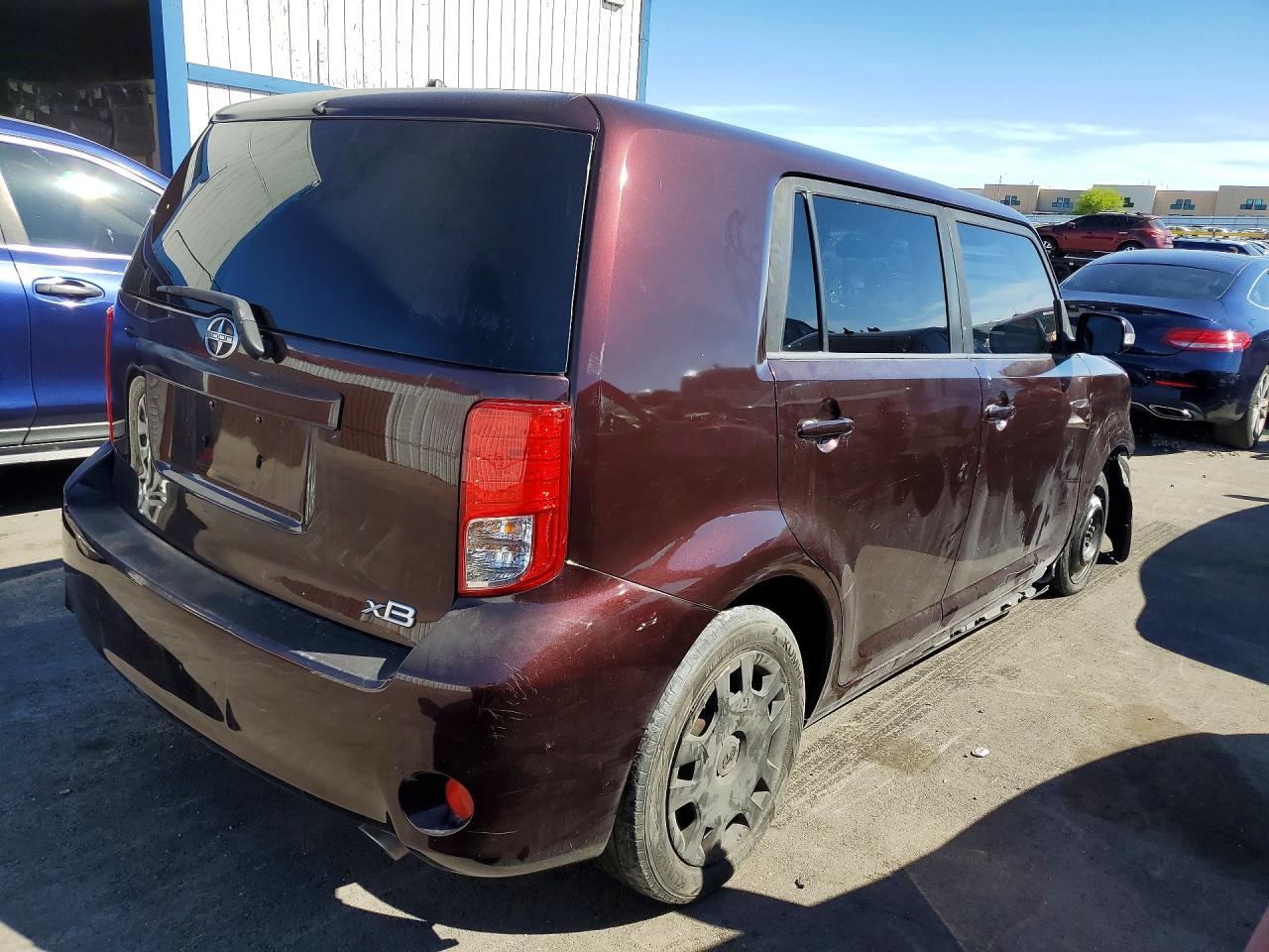 2011 Scion Xb Base - Фото 3
