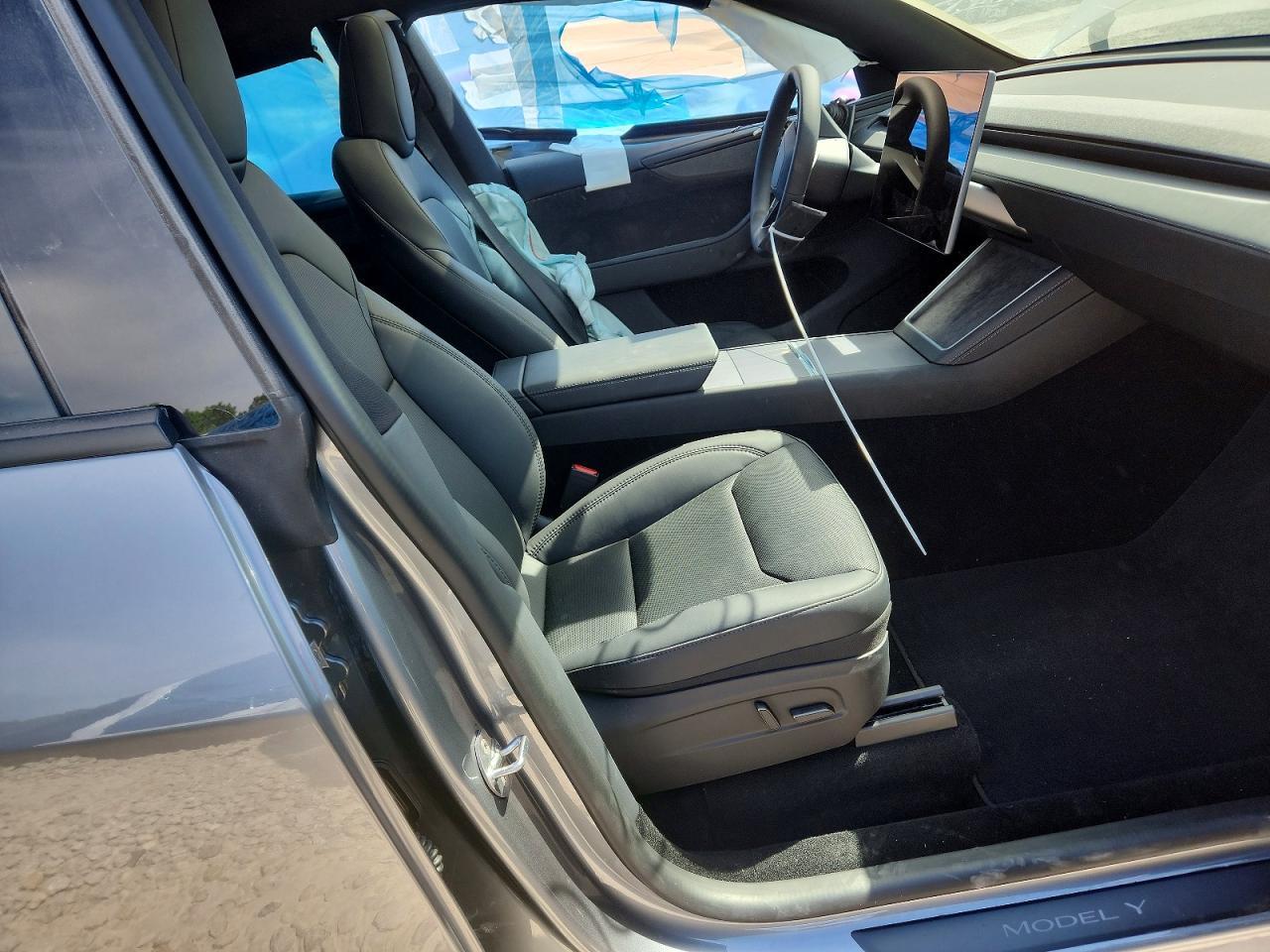 2026 Tesla Model Y - Фото 7